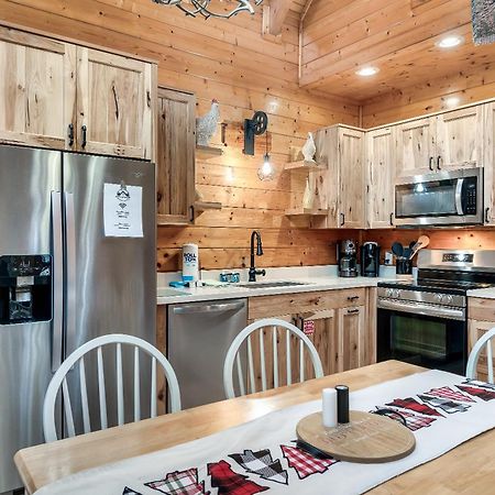 Private! Hot Tub, Views, & Games Villa Sevierville Bagian luar foto